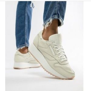 REEBOK CLASSIC PLATFORM SNEAKERS SIZE 7 (CHALK)